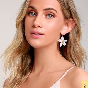NWOT Riya gold and white flower earrings